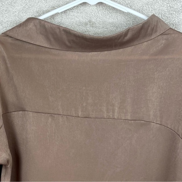 VERY J Unique Collared Shimmery Blouse Shoulder Buttons Large Funnel Neck - Picture 13 of 15